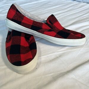 Old Navy Buffalo Red Plaid Lined slippers Size 7 New Faux Fur Lined
